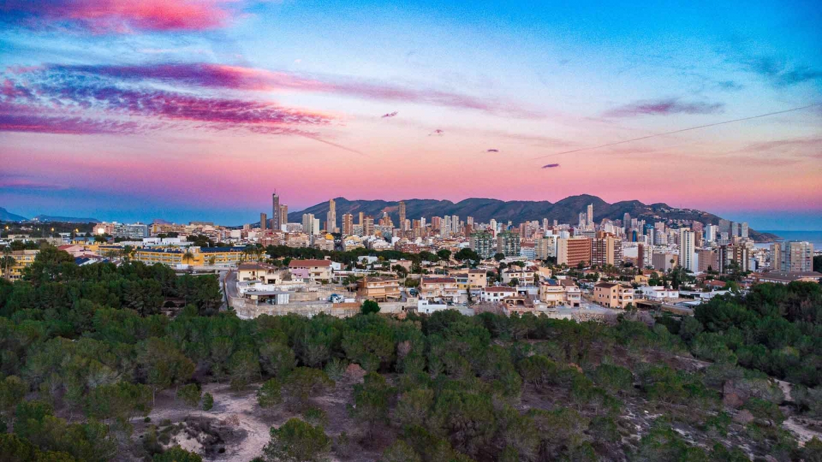 Dos empresas pujan por el millonario contrato de parques y jardines de Benidorm