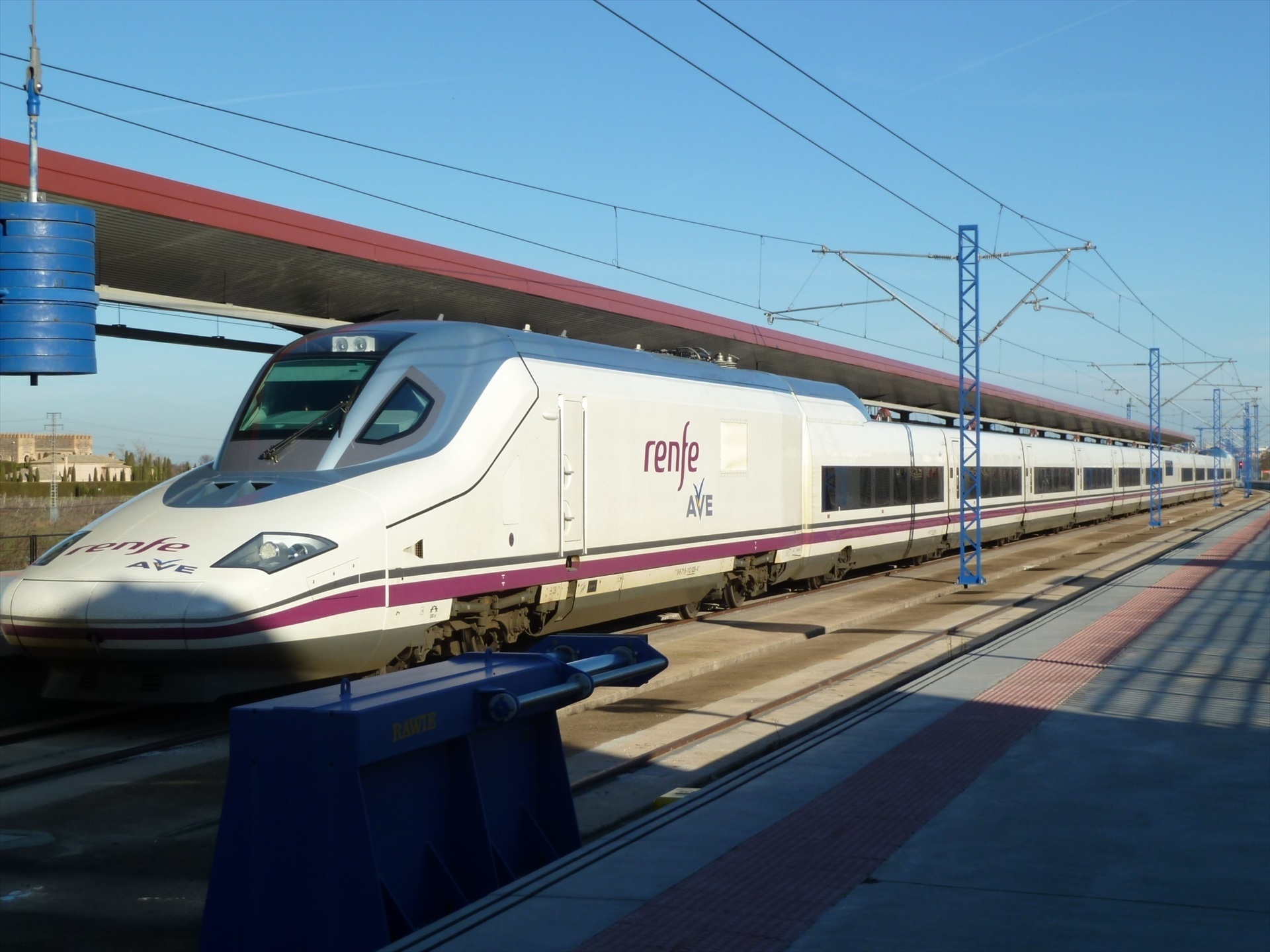 Renfe programa autobuses para viajeros del AVE entre Castellón y València por obras
