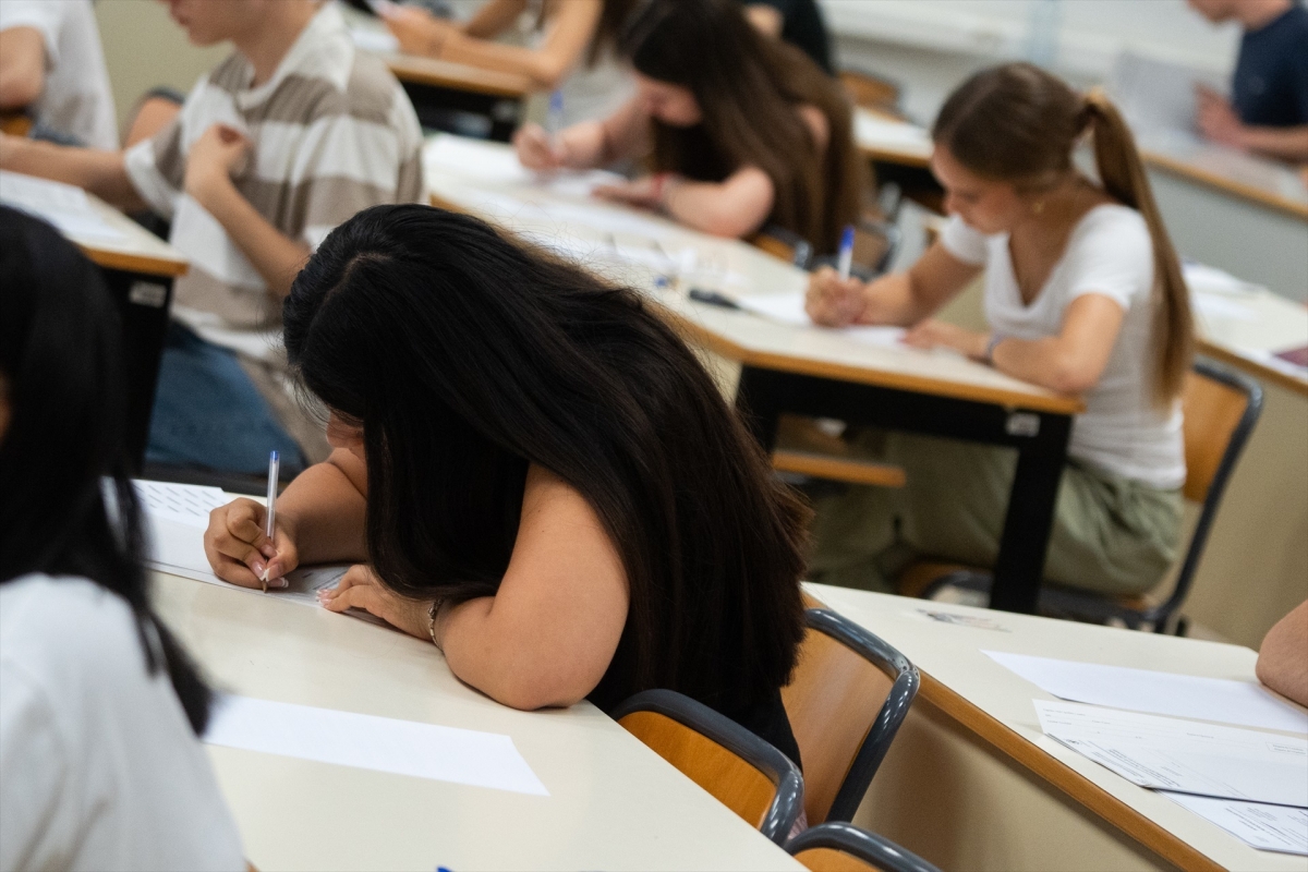 Los grados universitarios con las notas de corte más altas bajan hasta 0,785 puntos tras la segunda adjudicación
