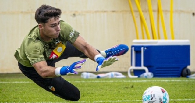 El Valencia CF apuesta por Vicent Abril: el primer equipo ya le espera