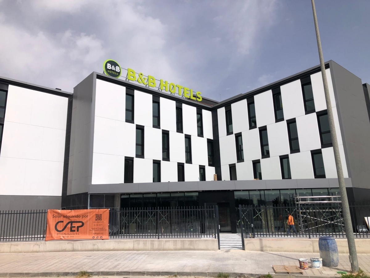 Alicante amplía su oferta alojativa con el tercer hotel de B&B a días de 'frenar' los bloques turísticos