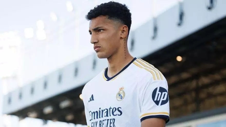 El Elche obtiene la cesión de Álvaro Rodríguez, mantiene el interés en Agustín Álvarez y busca otro meta
