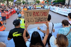 Una concentración en València condena la violencia racista: "Hay miedo de salir a la calle"