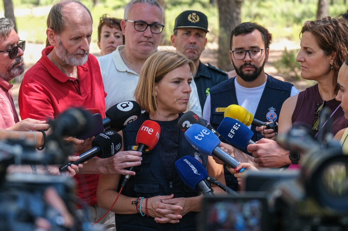 Los investigadores analizarán las causas del incendio de Ibi cuando se enfríe el lugar de inicio del fuego