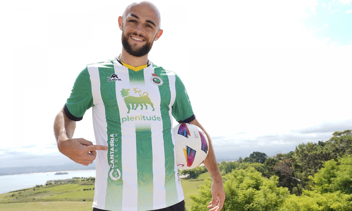 El delantero Ekain llega al Real Murcia tras pelear con el Racing por subir a Primera