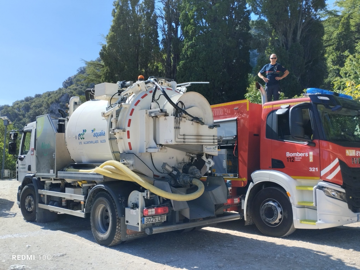 Aqualia colabora en el incendio forestal de la Font Roja asegurando el reabastecimiento de agua para los bomberos