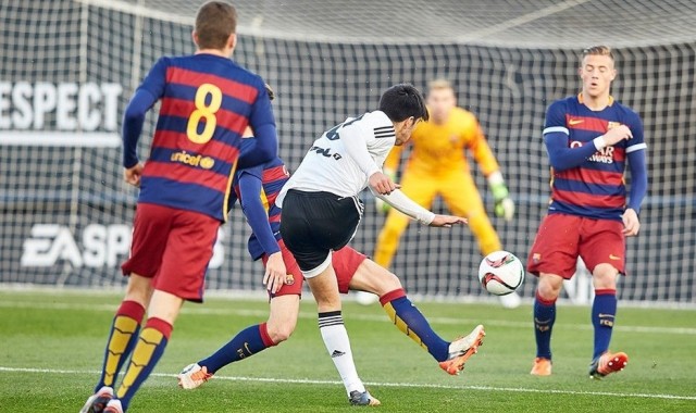 El Valencia Mestalla sella la permanencia con una gran remontada