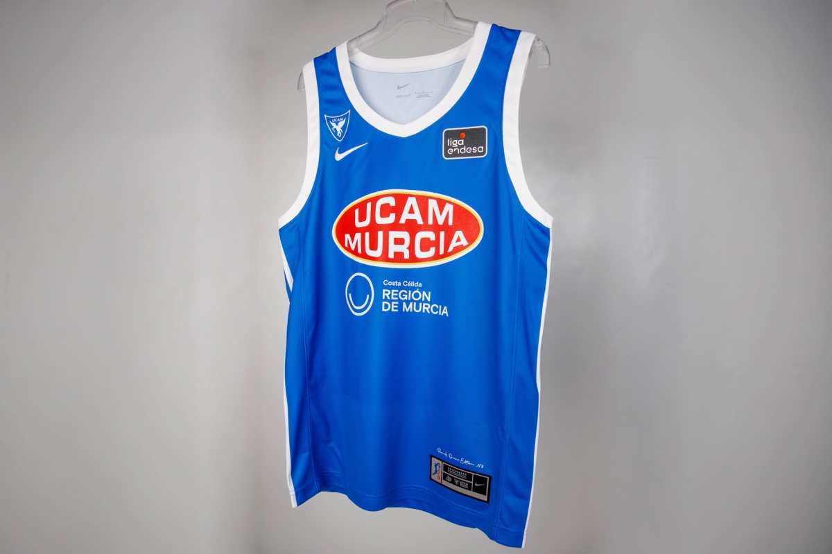 El UCAM CB crea una camiseta en homenaje a Randy Owens, icono del baloncesto en Murcia