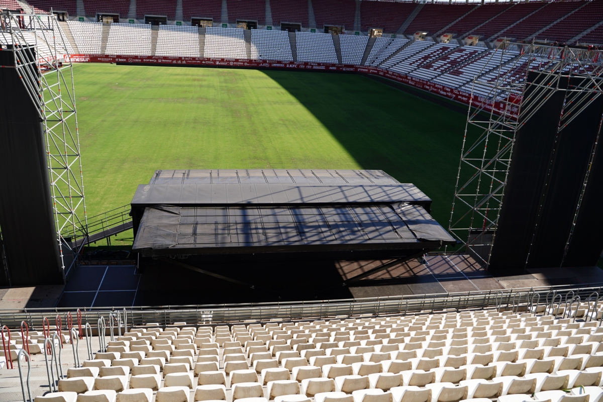 El Enrique Roca acoge el primer concierto dentro del estadio impulsado por el Real Murcia