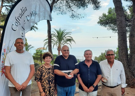 El Castell de l’Olla de Altea entrega la 'Illeta d’Or' a Cruz Roja Altea y Matías Aznar Ripoll a título póstumo