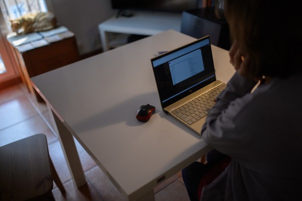 El teletrabajo 'sigue al alza' en la Comunitat Valenciana: crece un 10% en 2024 y alcanza las 336.000 personas