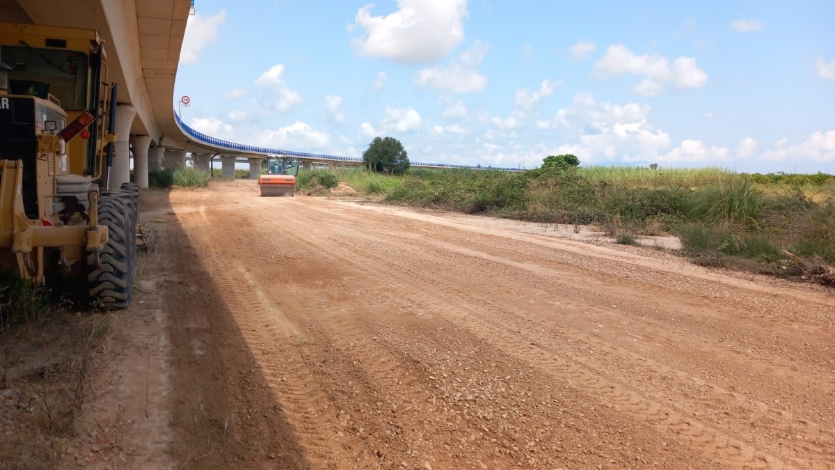 El Ministerio de Agricultura repara 35 kilómetros de caminos rurales en Sueca afectados por la Dana