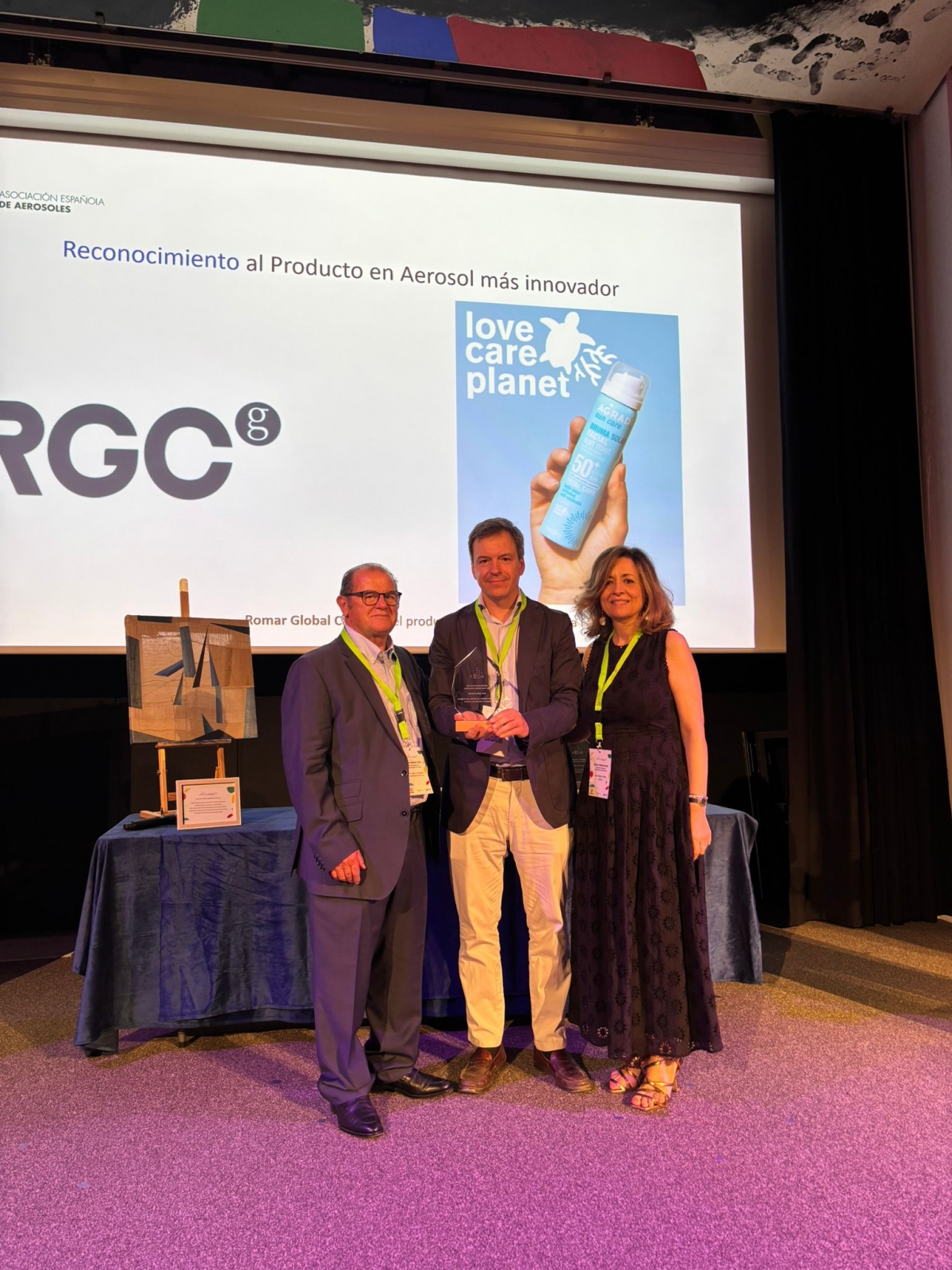 Tierra de empresas | Agrado recibe el premio al aerosol más innovador del año por su bruma facial de la mano de AEDA