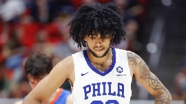 Izan Almansa se queda en el filial de Philadelphia 76ers, por lo que aún no llega a la NBA