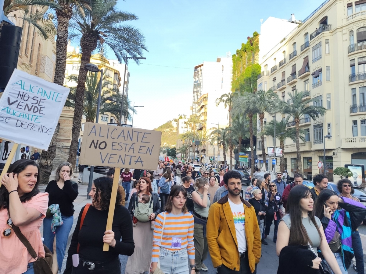 Un momento de una de las concentraciones reivindicativas contra la turistificación celebradas en Alicante. - Un momento de una de las concentraciones reivindicativas contra la turistificación celebradas en Alicante.