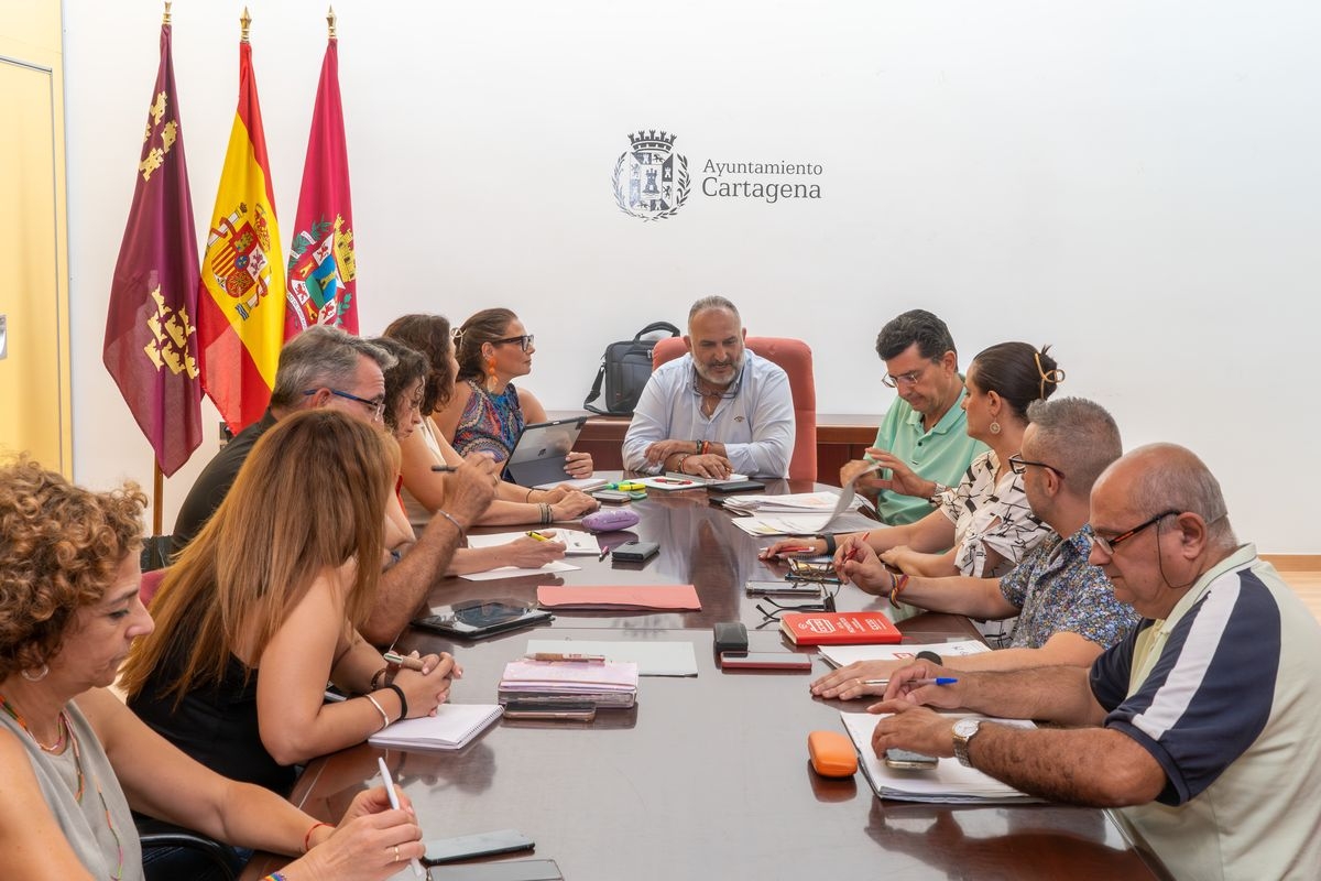 Cartagena da luz verde a la oferta de empleo público: 55 plazas de turno libre, 81 de promoción interna y 26 de funcionarización