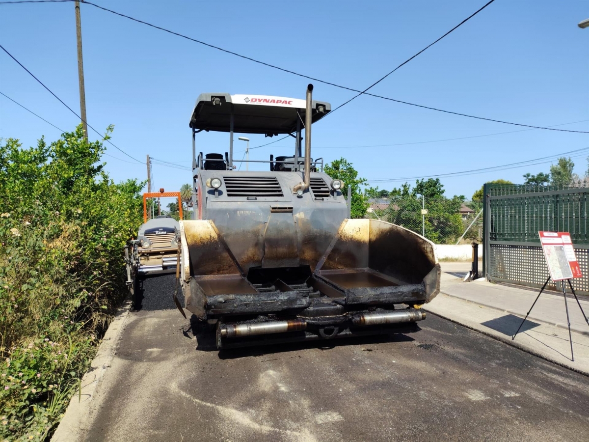 Los carriles Mesegueres y Los Luises de Guadalupe reponen su asfalto y señalizan los carriles