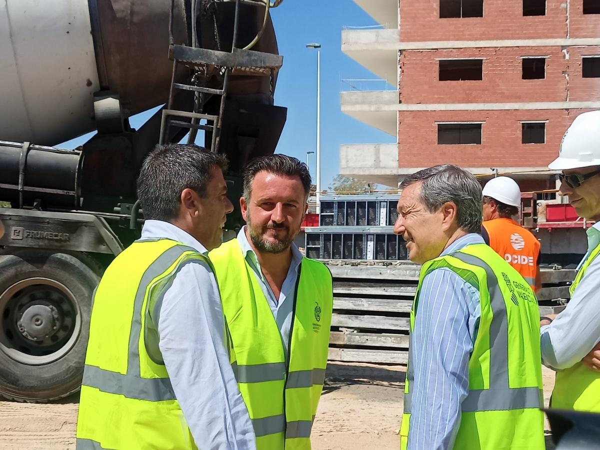 Mazón con Pablo Ruz y el conseller Marciano Gómez - - AP Mazón con Pablo Ruz y el conseller Marciano Gómez -