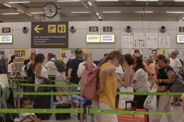 Ryanair sube más de un 5% en Bolsa tras duplicar beneficio en su primer trimestre, hasta los 820 millones