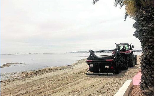 Alisado de arena. - Foto: Ayuntamiento de Cartagena