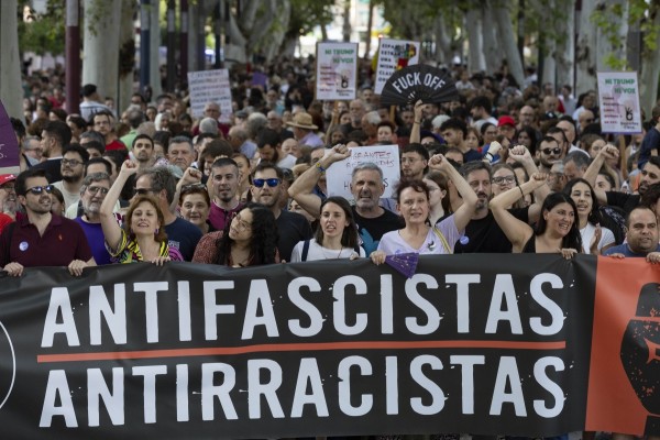 Tinto de verano después de plantar cara a fascistas y racistas