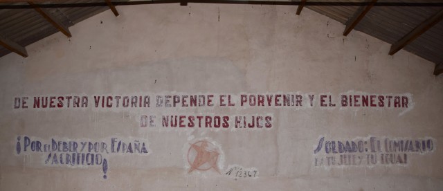 Es descobreix un mural de la Guerra Civil amb proclames polítiques a una  antiga fàbrica de Cocentaina