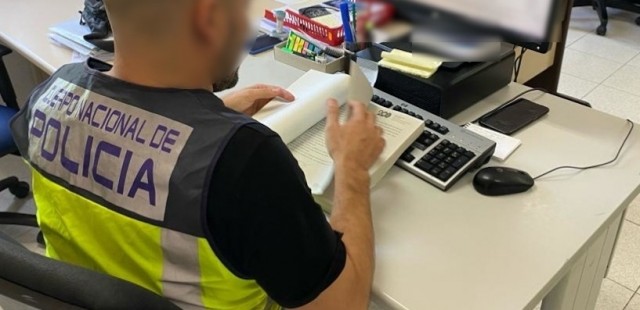 La Policía 'salva' la vida a un hombre de 83 años en Elche que estuvo dos días en el suelo sin poder comer ni moverse