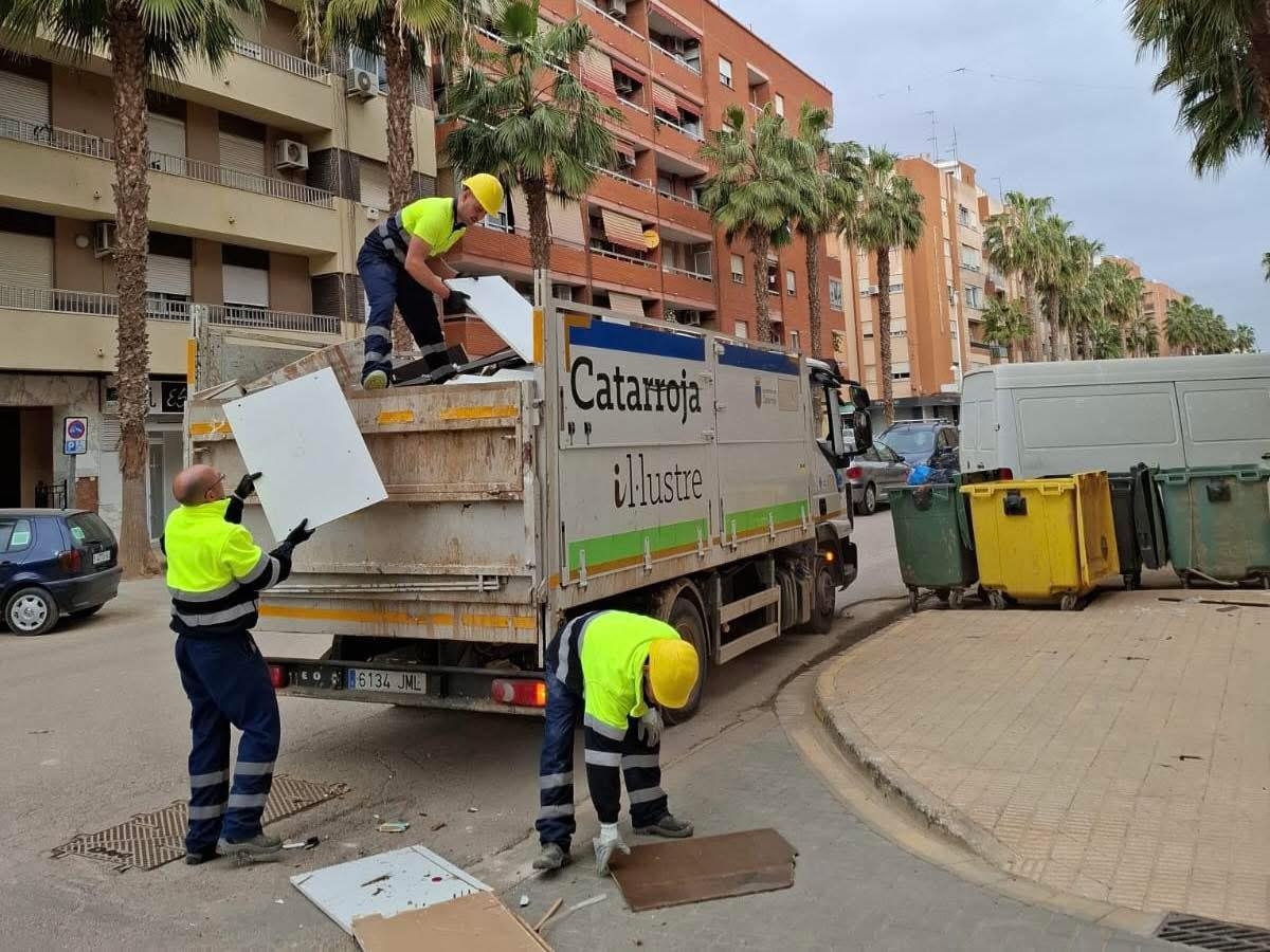 Comarca y empresa | El Ayuntamiento de Catarroja invierte 1,8 millones en la recogida de residuos abandonados por la Dana