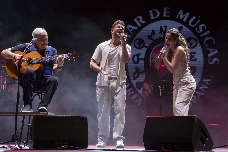 La leyenda Toquinho recibió el abrazo de La Mar de Músicas con el premio de su 30ª edición