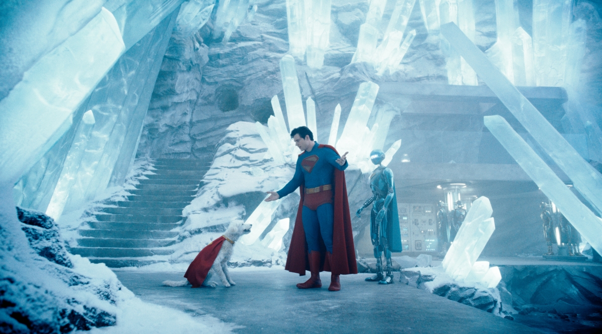 Superman intenta, sin demasiada suerte, que un perro con poderes le haga caso. - Superman intenta, sin demasiada suerte, que un perro con poderes le haga caso.
