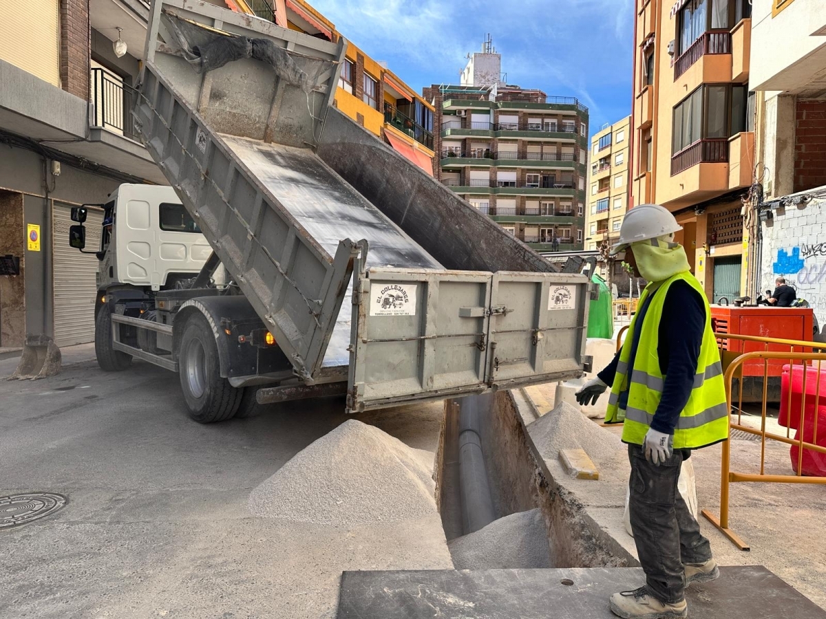 Las obras de alcantarillado en El Campello: mejor saneamiento, peor asfaltado