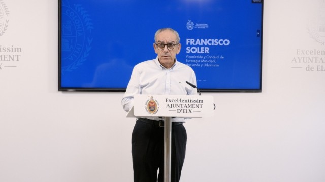 Soler justifica las bajas en arbolado o cementerios en Elche y asegura que se cumple el plan de ajuste