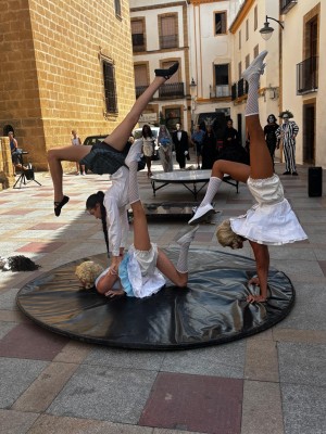 El Circo Encantado llega a Xàbia con un espectáculo cargado de valores, humor y magia