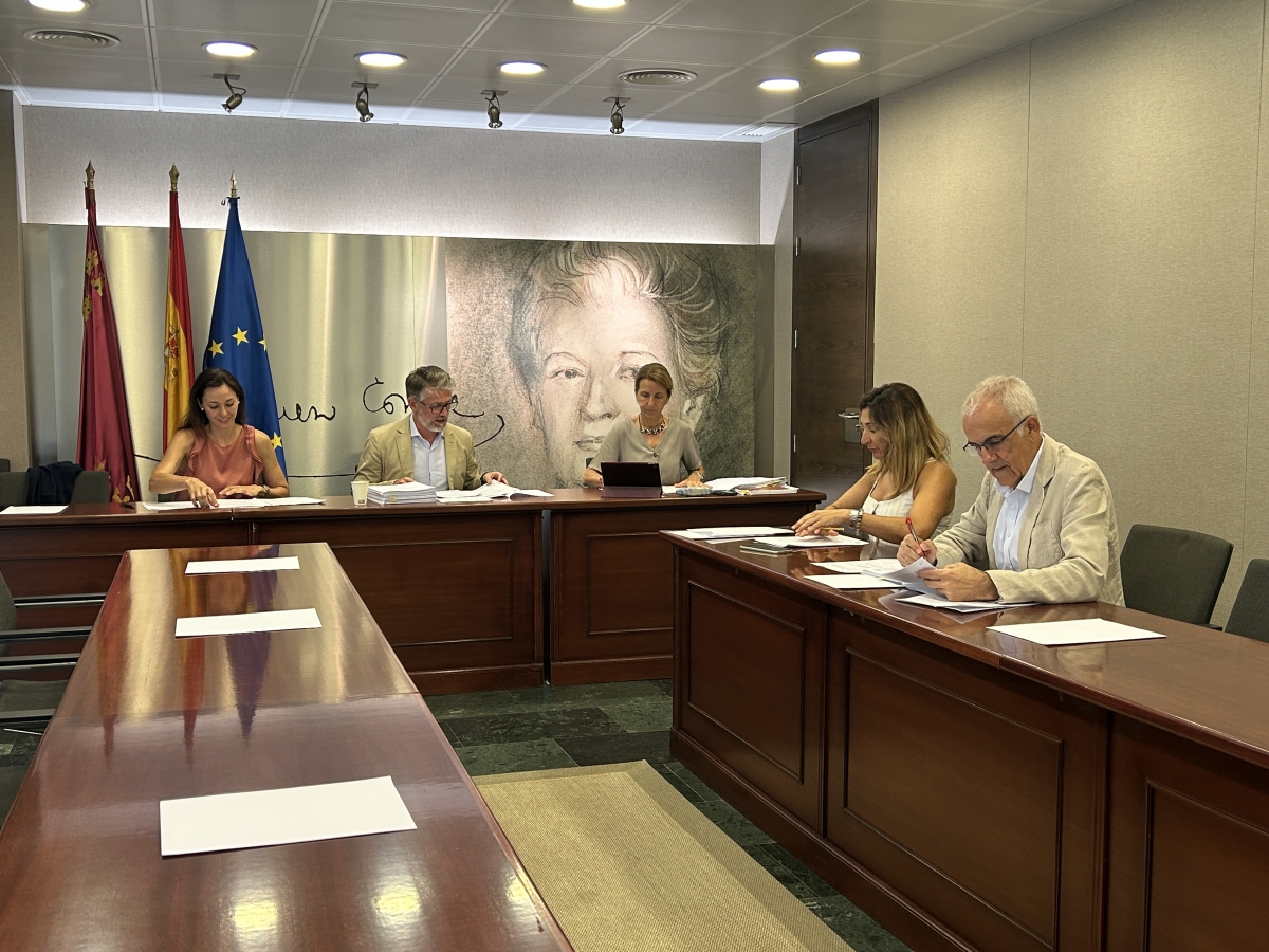 Comisión de Economía, Hacienda y Presupuesto, este lunes. - Foto: ASAMBLEA REGIONAL