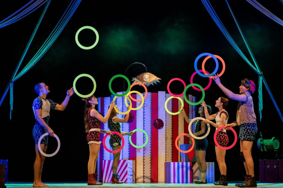 Teatro y danza | El circo valenciano toma las calles, las plazas y la playa en Sagunt a Escena