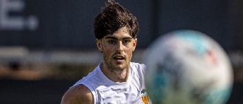 Javi Guerra también negocia con el Valencia CF para renovar
