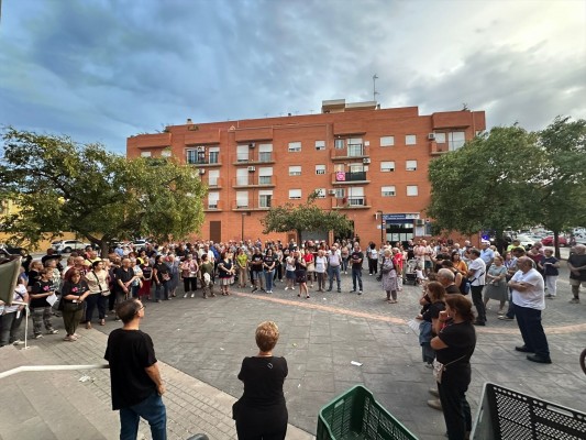 Una concentración exige al Ayuntamiento que 