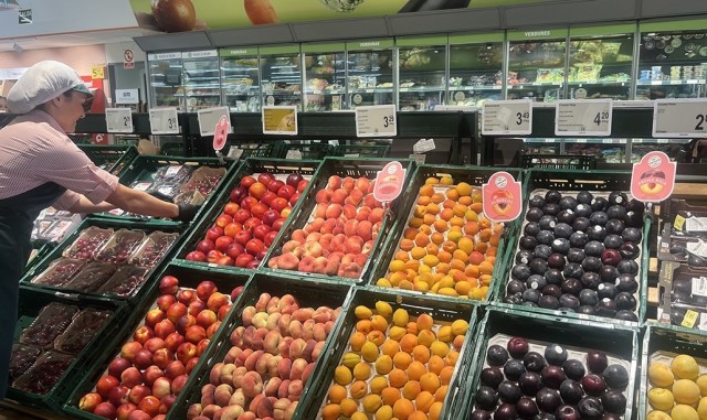 Consum compra 7.753 toneladas de fruta de hueso de origen local, un 19% más que la campaña anterior