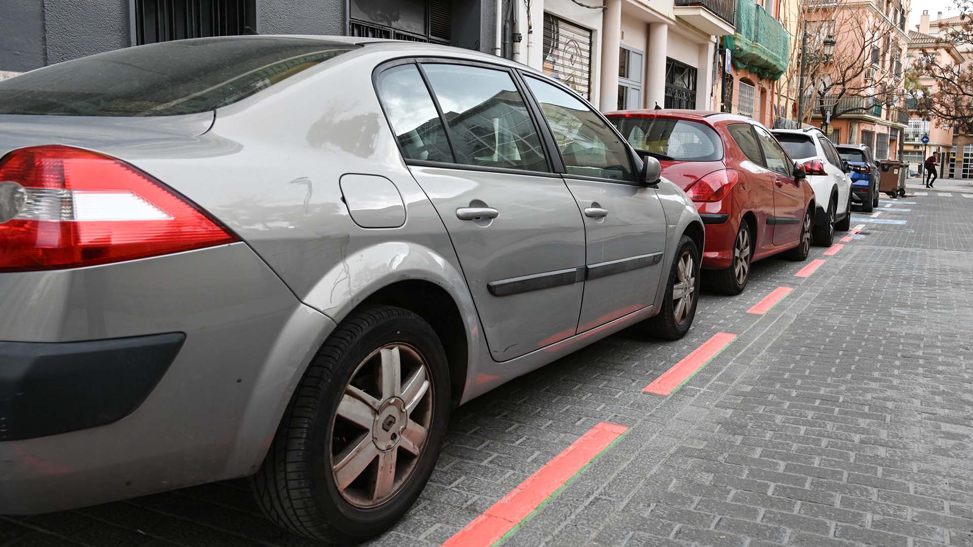 València | Más de 8.300 residentes se benefician del aparcamiento en zonas verde y naranja en València