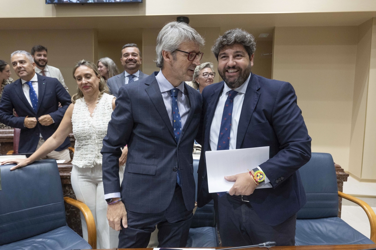 El PP de López Miras aprueba los Presupuestos en la Asamblea Regional con la abstención de Vox