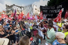 Medio centenar de colectivos se plantan ante la Asamblea Regional contra los "Presupuestos del odio" de PP y Vox