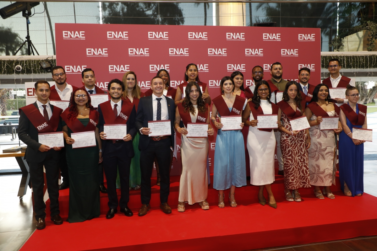 ENAE gradúa a más de 250 alumnos en una ceremonia presidida por López Miras