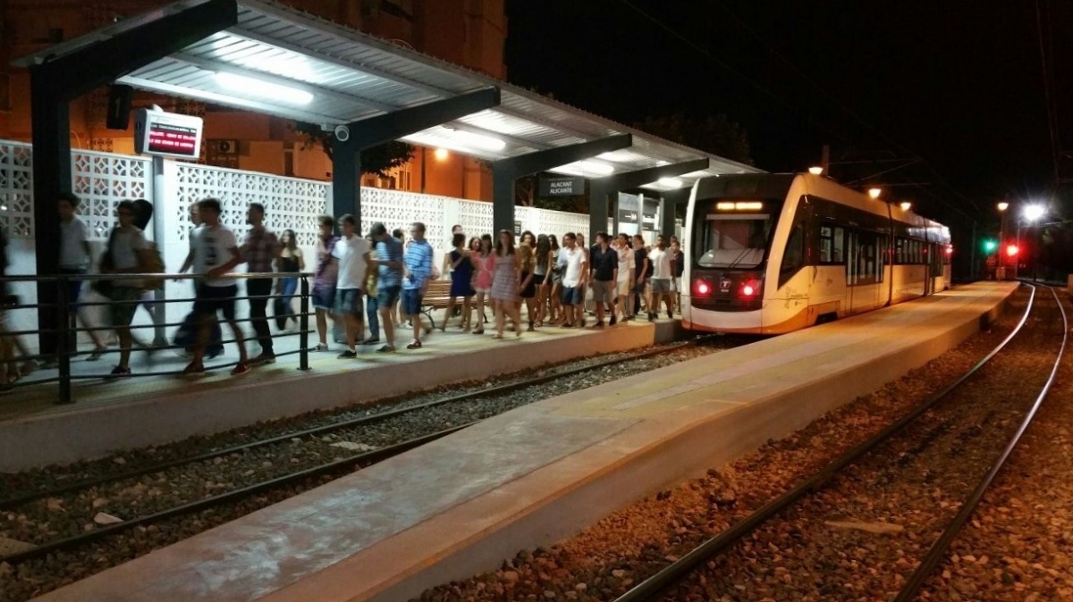 FGV refuerza el servicio del TRAMnochador los días 25 y 26 de julio por el Low Festival de Benidorm