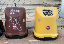 Nules rechaza "acciones racistas" en el municipio con pintadas en contenedores y en el coche de un edil