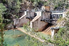 Montanejos denuncia que el mantenimiento de la presa de Cirat provoca "agua turbia" en el río Mijares