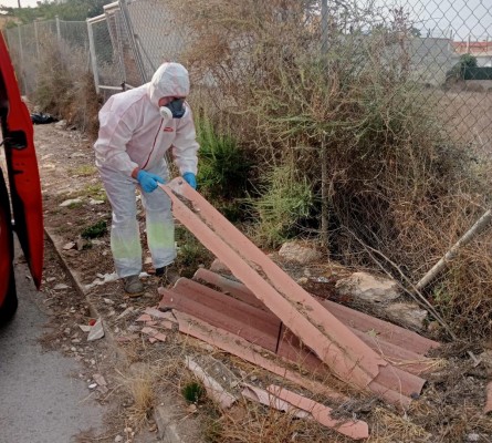 San Vicente encarga el primer censo de solares y edificios con amianto para exigir mayor control