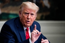 Trump dice que hay "un 50 % de posibilidades, o menos" de alcanzar un pacto con la UE