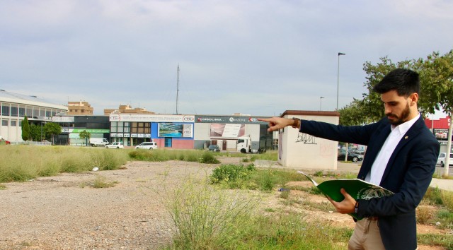 El huerto urbano de la calle Onda de Castelló crece con su traslado por las obras de la residencia