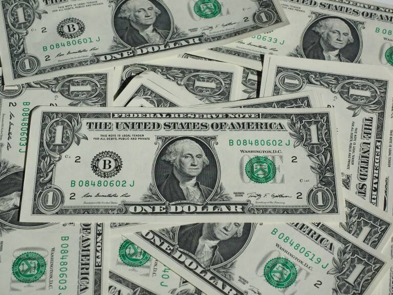 El dólar avanza ante la inquietud geopolítica y los buenos datos salariales