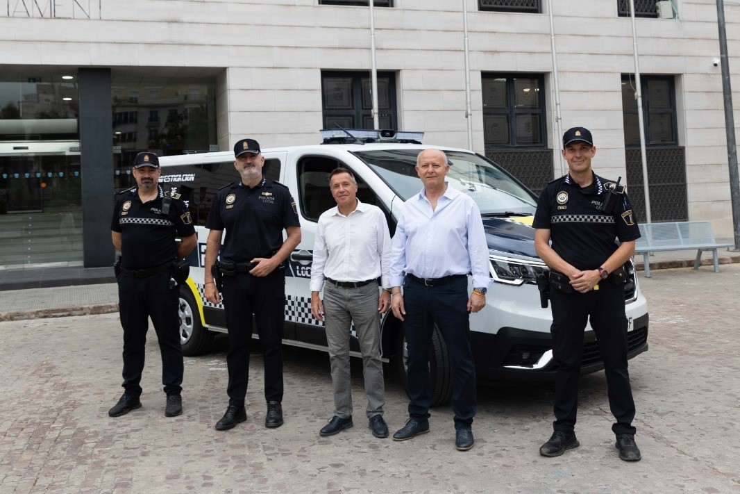 Imagen de la presentación del furgón - 